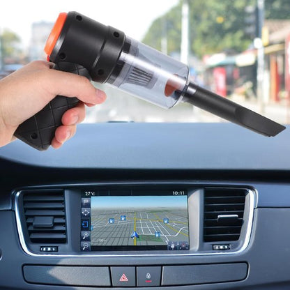 Aspirateur voiture nettoye le tableau de bord